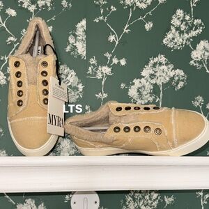 Myra Women's Fancy Sneakers in Tan with White Soles